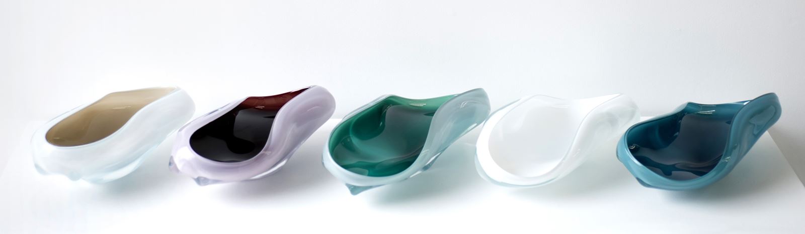 from left: long bowl in olivin, pink, lagoon, white and blue