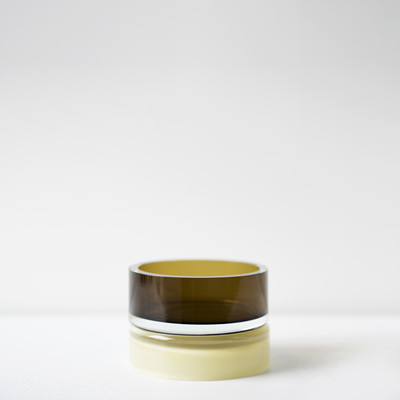 yellow palette 4.5″H x 6.5″Dia (11x17cm)