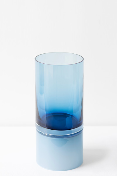 blue palette 15″H x 6.5″Dia (38x17cm)