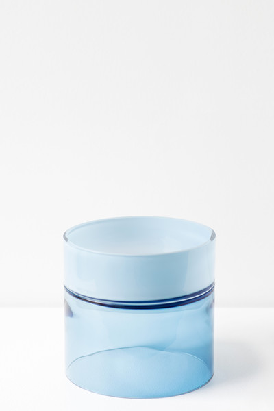 blue palette 8.5″H x 9″Dia (22x23cm)