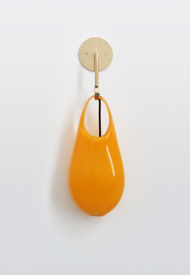 hold 18 hardwired curry glass/brushed brass/black cord glass dimensions 17″H x 8″W x 4″D (43x20x10cm) shown “off” with north american canopy