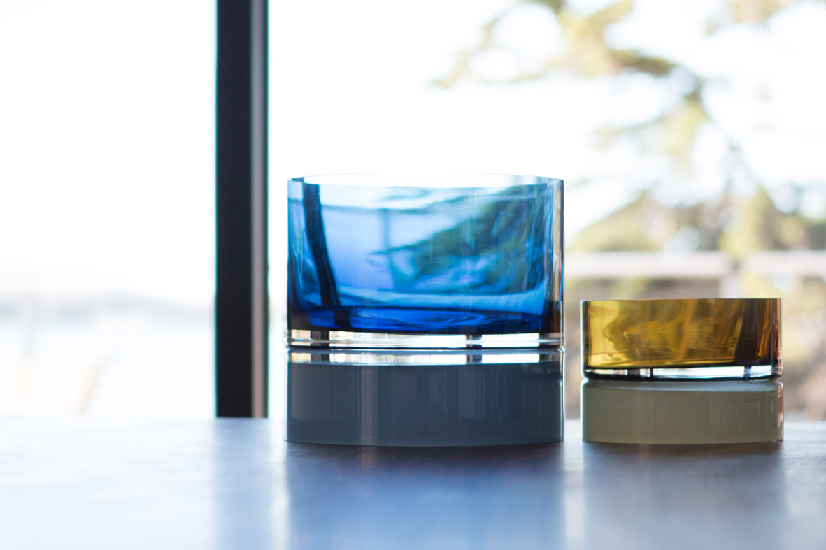 from left: blue palette/8.5″H x 9″Dia (22x23cm), yellow palette/4.5″H x 6.5″Dia (11x17cm)