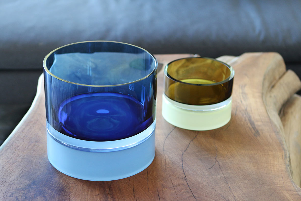 from left: blue palette/8.5″H x 9″Dia (22x23cm), yellow palette/4.5″H x 6.5″Dia (11x17cm)
