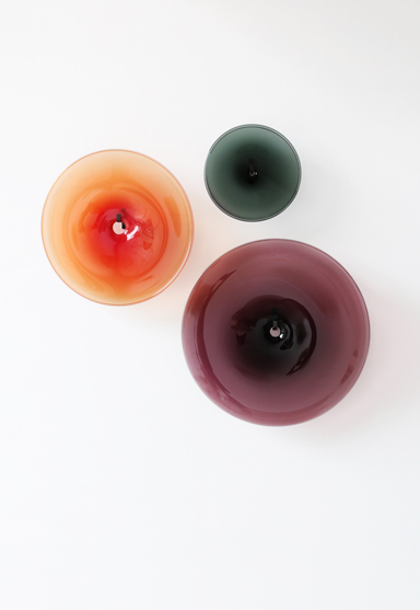 from left: medium/strawberry 18″Dia (46cm), small/smoke 12″Dia (30cm), large/plum 24″Dia (61cm)