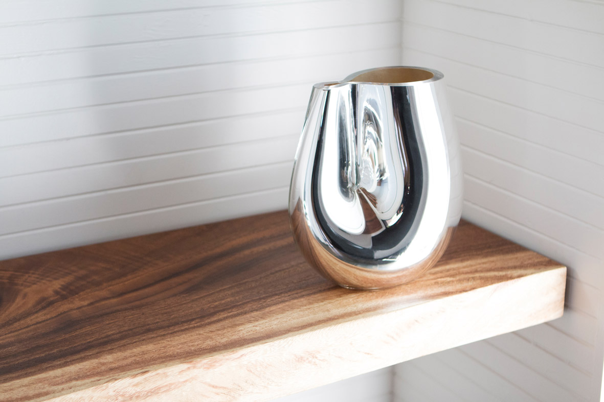 medium/silver 11″H x 10″W (28x25cm)