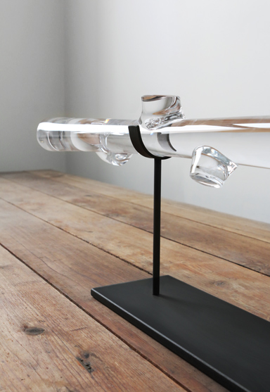 clear w/ stand 3’-1/2”L x 10”H (93x25cm)