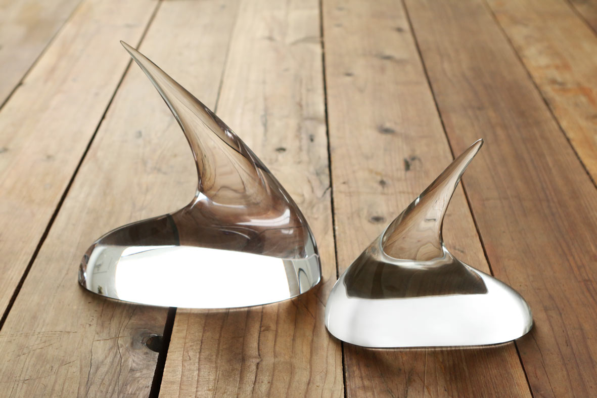 from left: large 8.5″L x 8.5″H x 4″W (22x22x10cm) and small 6″L x 6″H x 3″W (16x16x7cm)