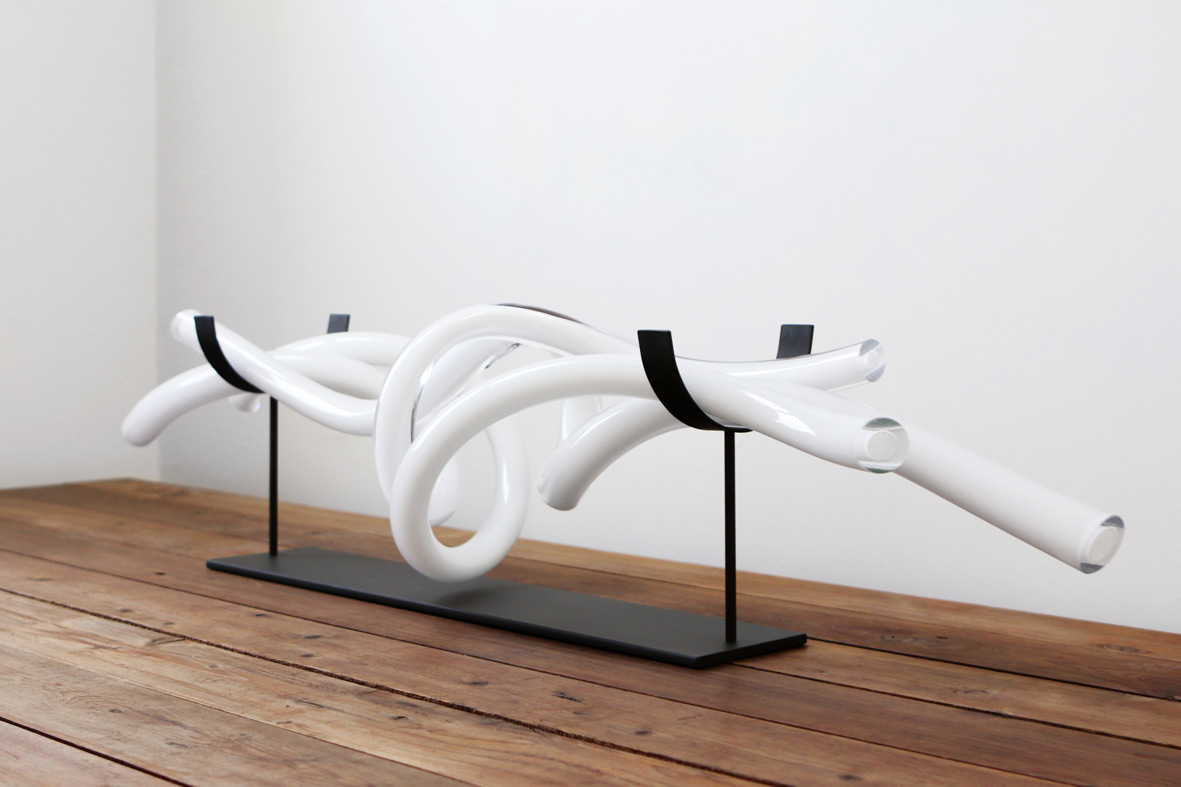 white set of 3 w/ dark oxidized stand 58″L x 16″H x 14″D (147x41x36cm)
